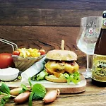 Plac Ob Zeleznici Hotel