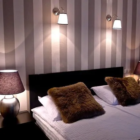 ホテル Plac Ob Zeleznici Loče pri Poljčanah