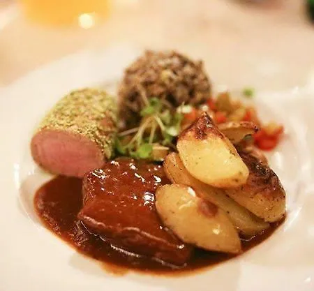 Plac Ob Zeleznici ホテル 3*