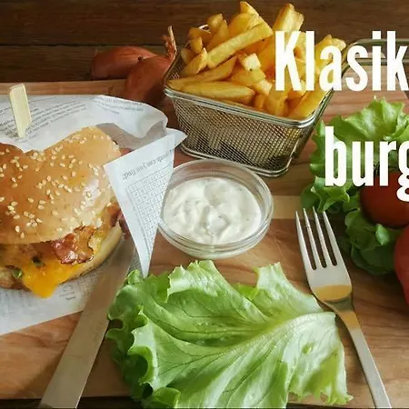 Plac Ob železnici 3*