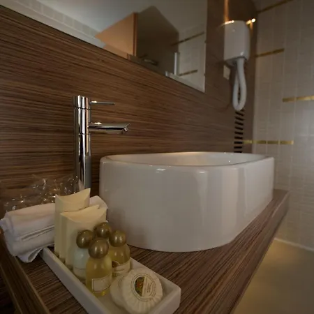 Plac Ob železnici Hotel Loče pri Poljčanah