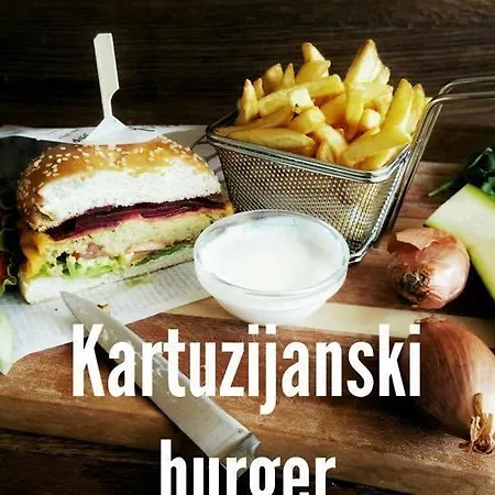 Plac Ob Zeleznici ホテル