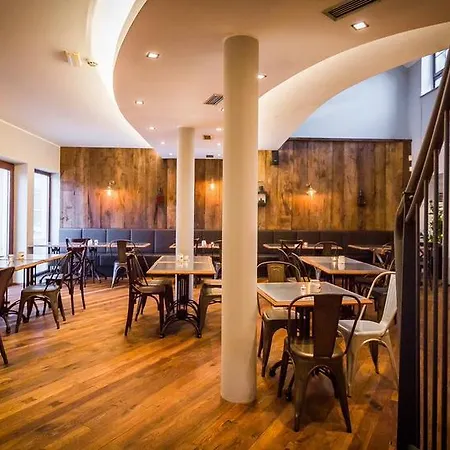 ホテル Plac Ob Zeleznici