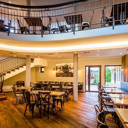 Hotel Plac Ob železnici