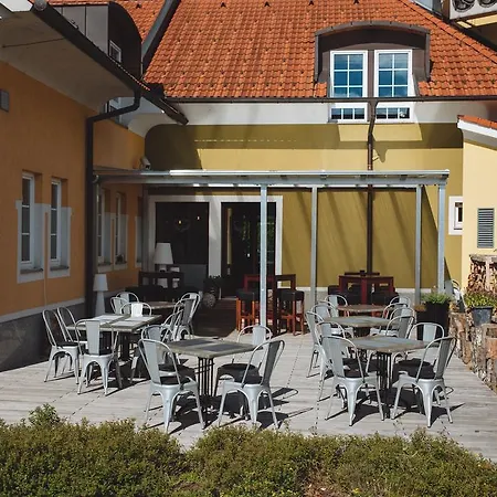 Plac Ob železnici 3*