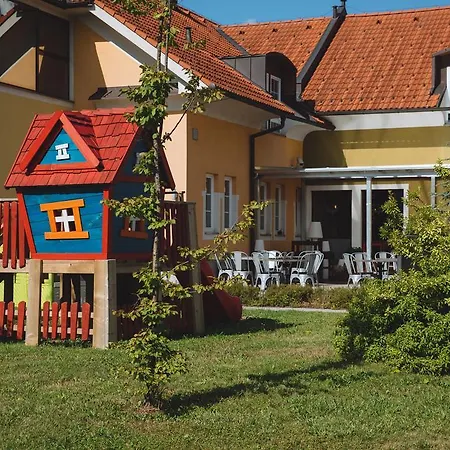 Plac Ob železnici