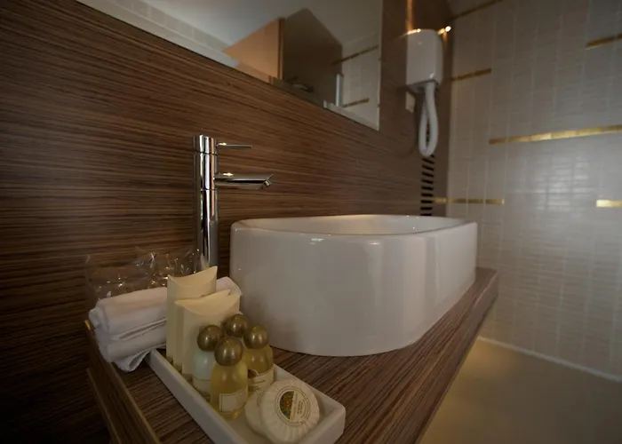 Plac Ob Zeleznici Hotel Loce pri Poljcanah