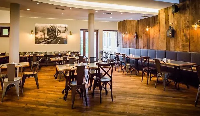 Plac Ob Zeleznici Hotel